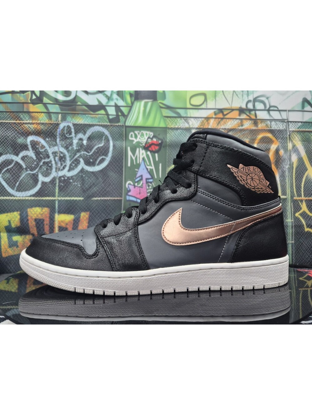 JORDAN RETRO 1 HIGH "BRONZE MEDAL"BLACK 2016 RARE 332550-016 Size 14M worn twice